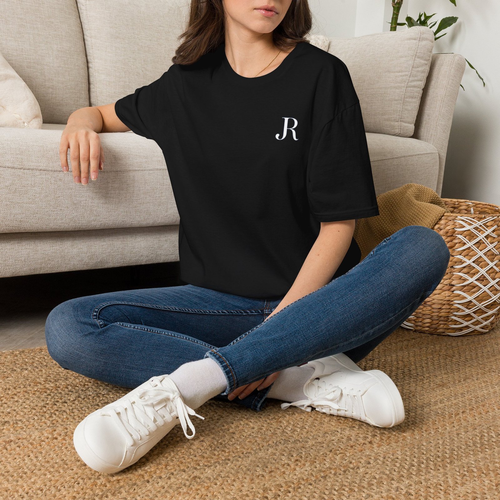 Minimal Monogram 'R' T-Shirt - Image 6