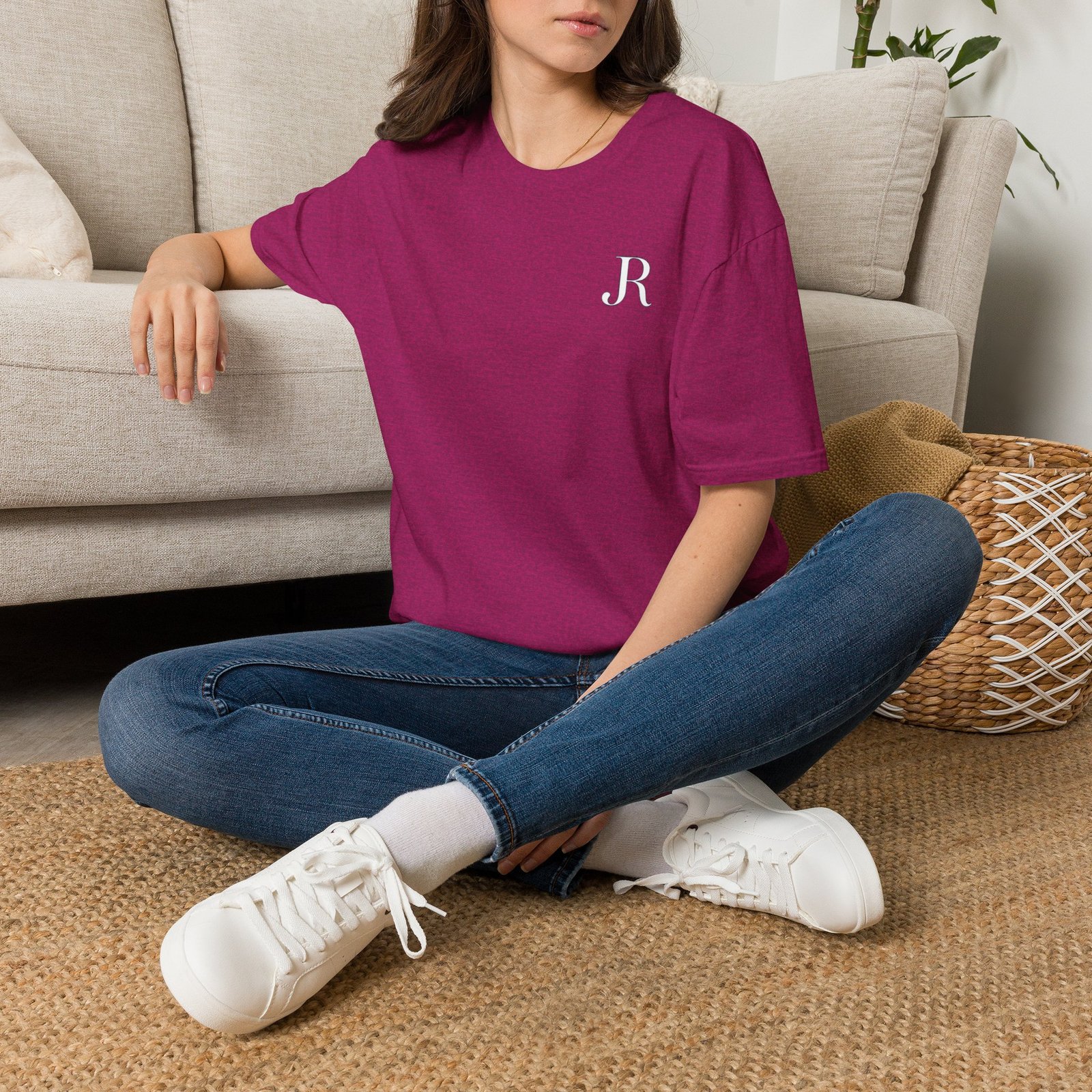 Minimal Monogram 'R' T-Shirt - Image 21