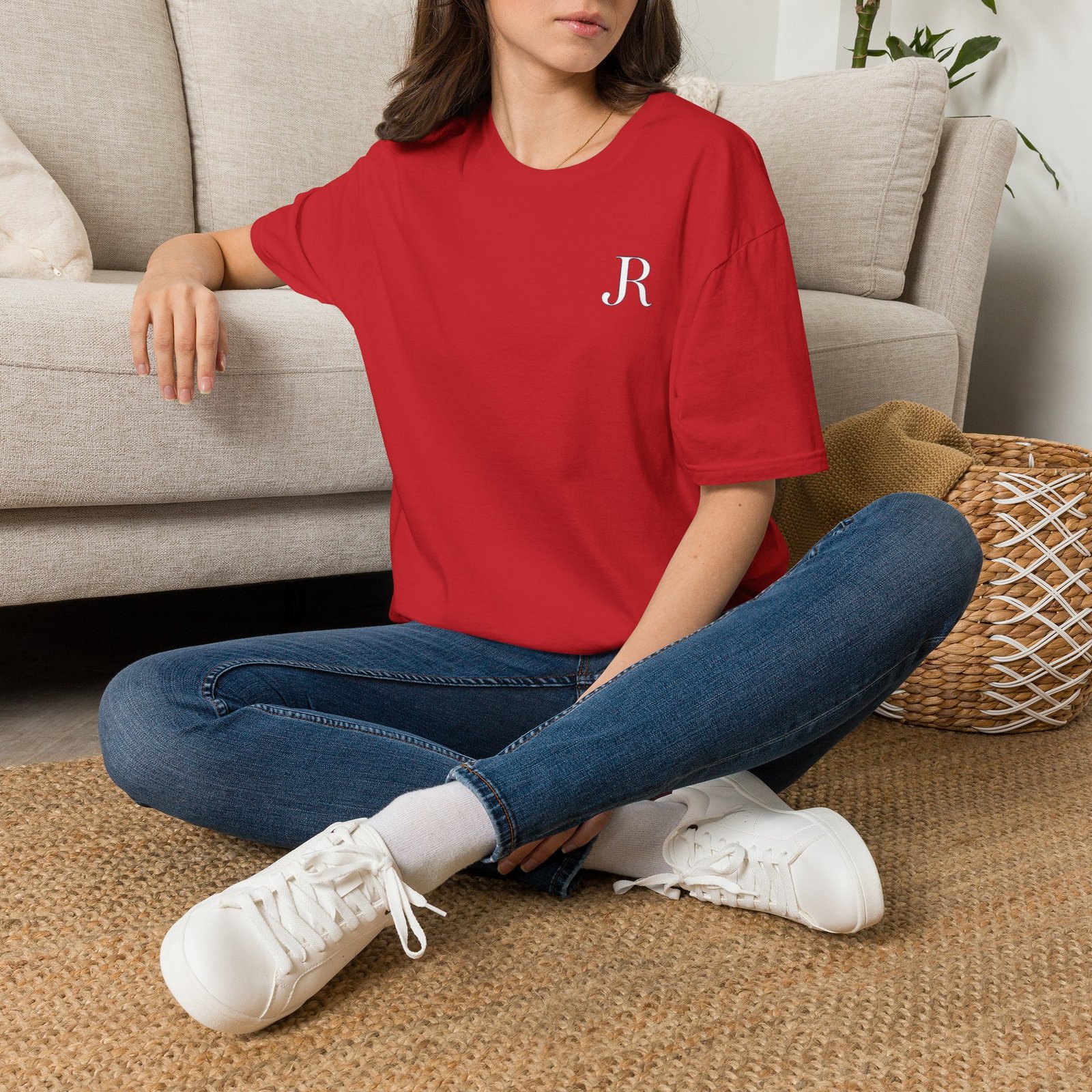 Minimal Monogram 'R' T-Shirt - Image 69