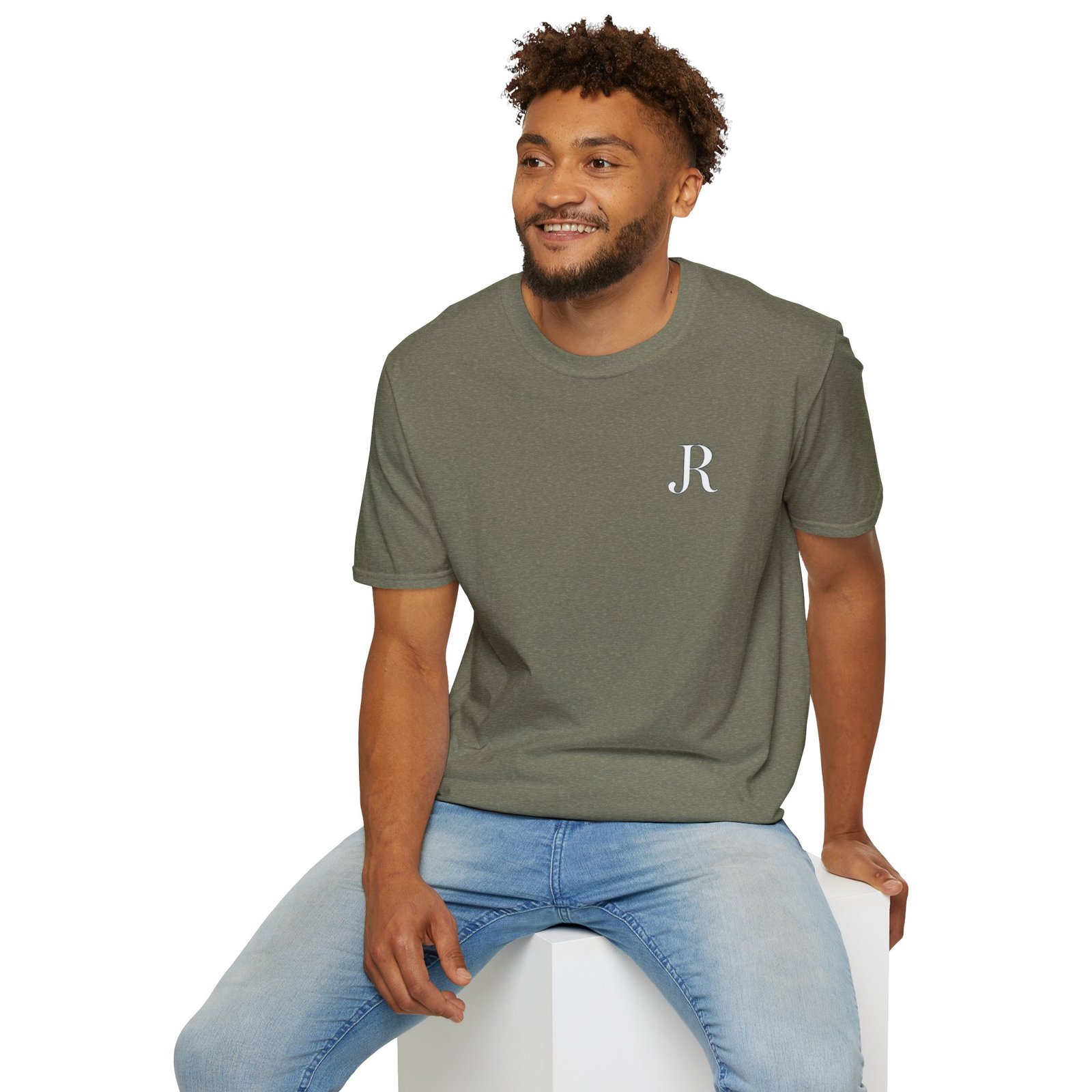 Minimal Monogram 'R' T-Shirt - Image 15