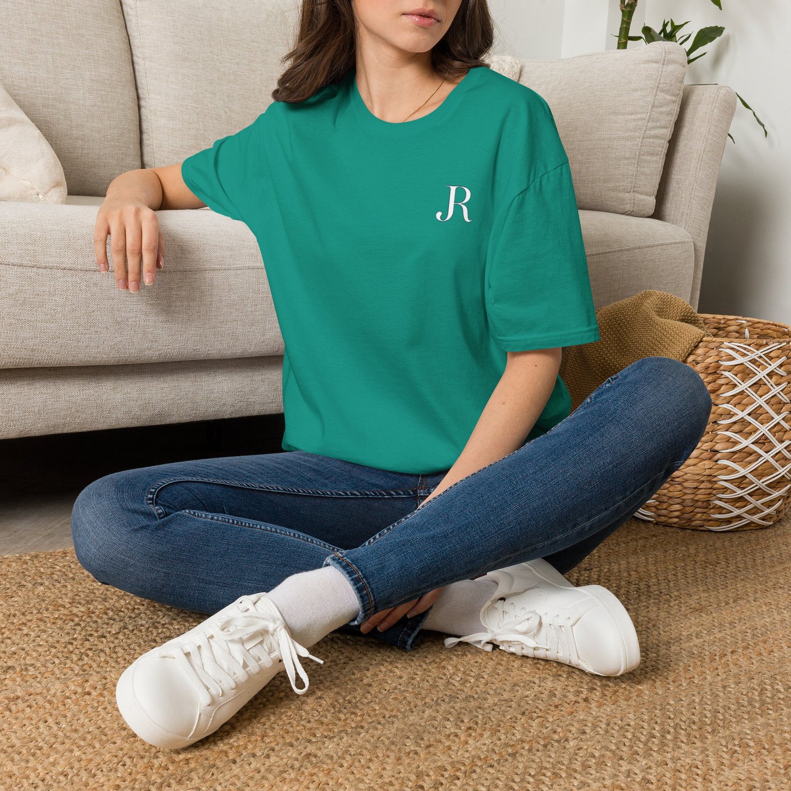 Minimal Monogram 'R' T-Shirt - Image 37