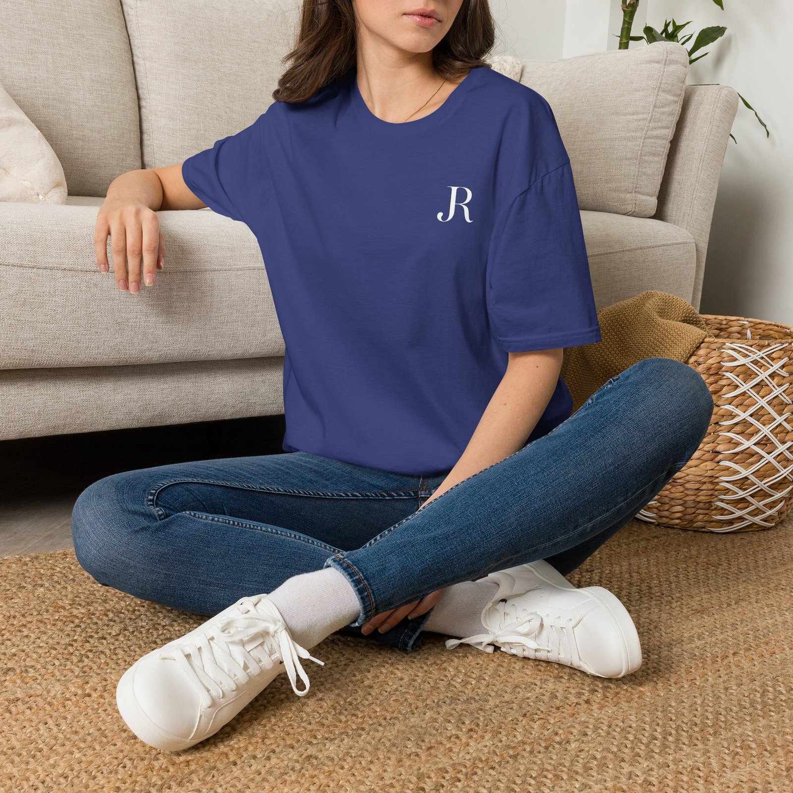 Minimal Monogram 'R' T-Shirt - Image 45