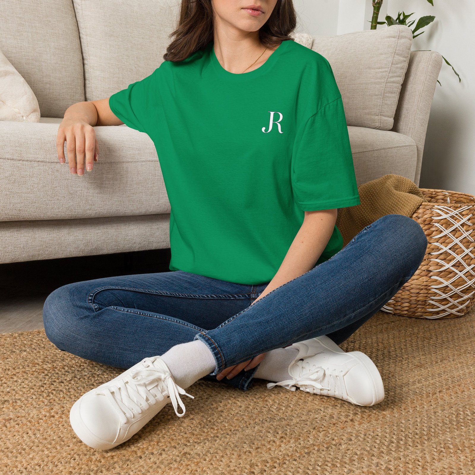 Minimal Monogram 'R' T-Shirt - Image 29